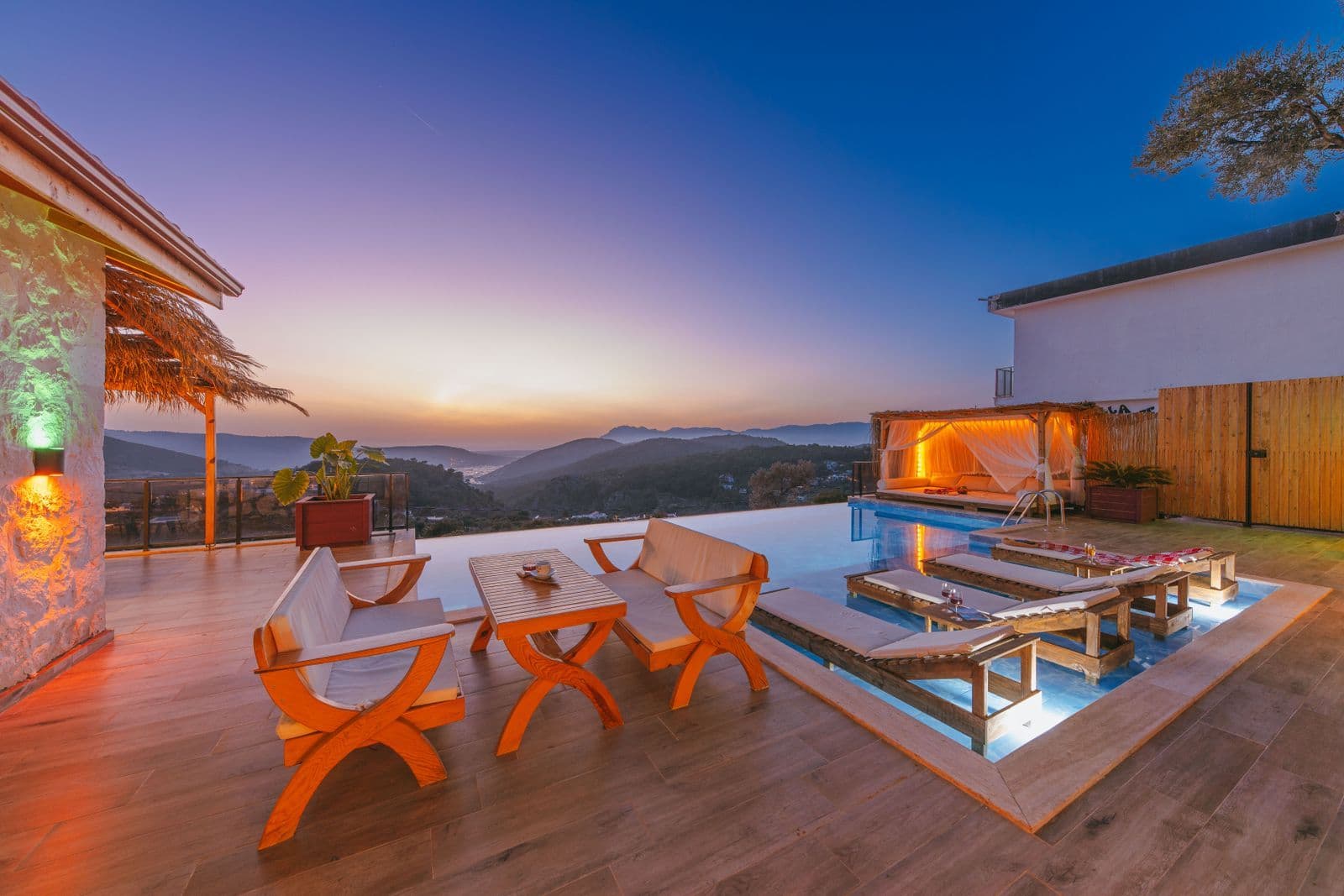 Aburi Hilltop Lodge: view 3